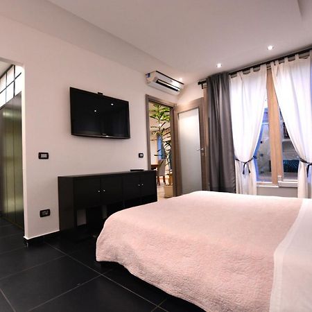 Suite Mimosa Con Piscina - Affitti Brevi Italia ซีร์มิโอเน ภายนอก รูปภาพ