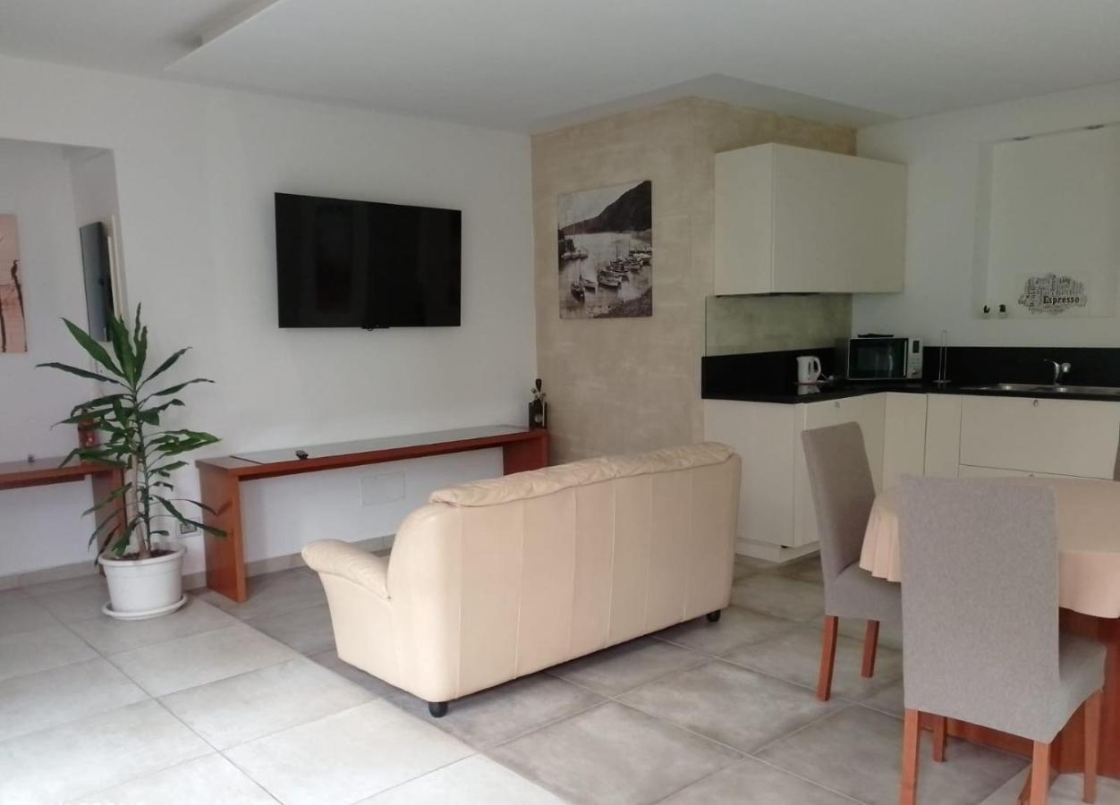 Suite Mimosa Con Piscina - Affitti Brevi Italia ซีร์มิโอเน ภายนอก รูปภาพ