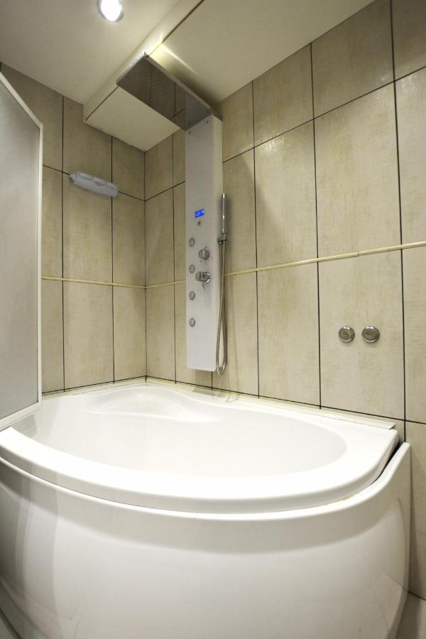 Suite Mimosa Con Piscina - Affitti Brevi Italia ซีร์มิโอเน ภายนอก รูปภาพ